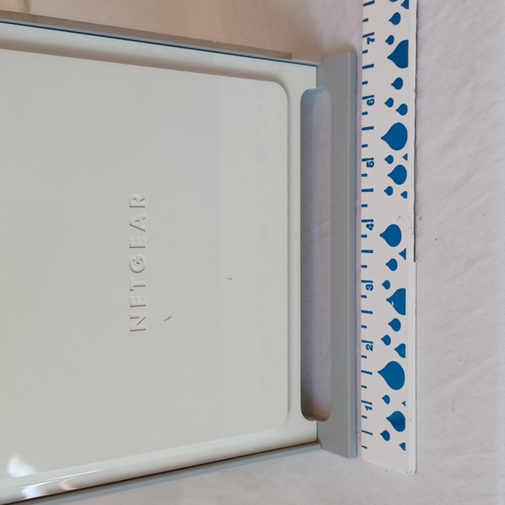 Netgear RangeMax Next Wireless-N Router WNR834Bv2 - Picture 8 of 13